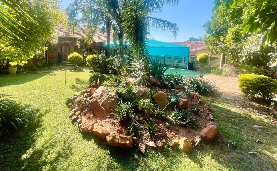 3 Bedroom Property for Sale in Safari Gardens North West